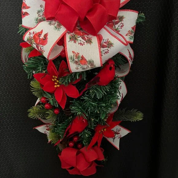 Red Cardinal Christmas Swag Wreath - Picture 2 of 2
